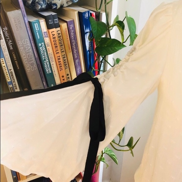 White blouse with black bows and bell sleeves - Picture 5 of 8